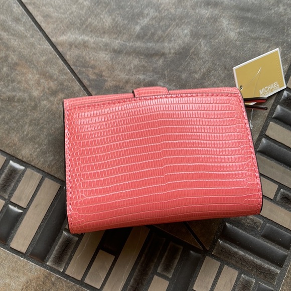 MICHAEL KORS CARMEN MEDIUM FLAP LOGO BIFOLD WALLET GRAPEFRUIT - Picture 11 of 16